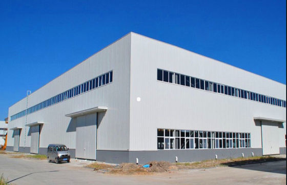 Ofis Galvanizli Yapılandırılmış Çelik Bina Eğimli Çatı ve Beton Temelli