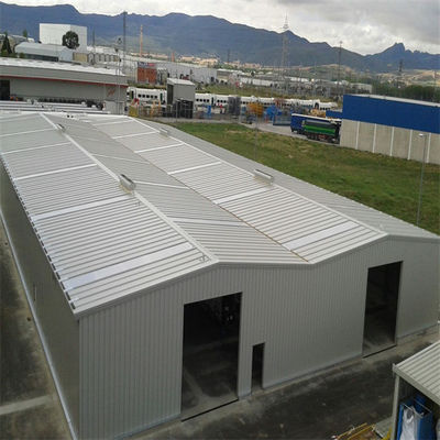 Yüksek yük kapasitesine sahip eğimli çatı için sıcak yuvarlanmış prefabrik çelik depo