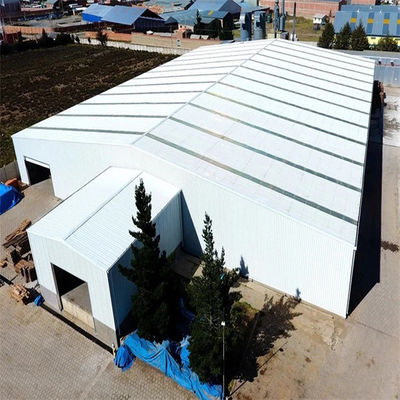 Yüksek yük kapasitesine sahip eğimli çatı için sıcak yuvarlanmış prefabrik çelik depo
