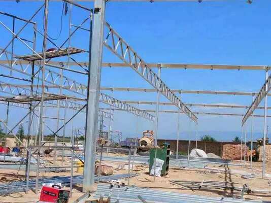 Sebzelerin olgunlaşmasını arttırmak ve hızlandırmak için kullanılan PE filmli sürekli uzatma sera